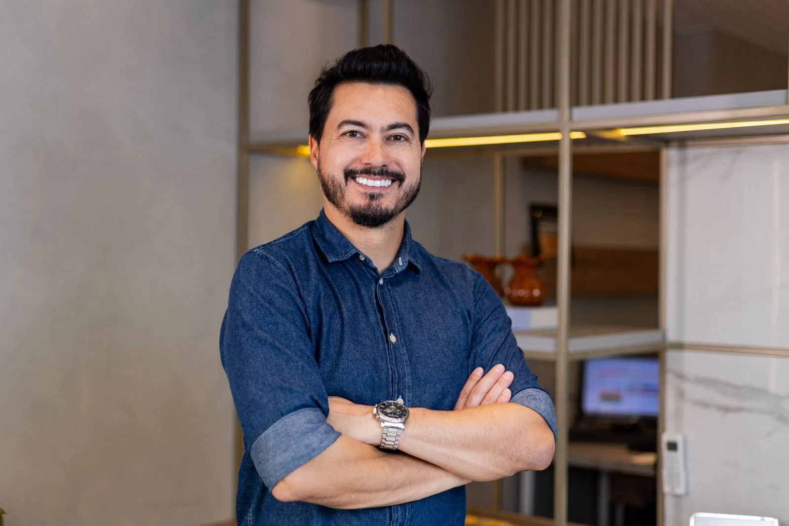 Apresentador das lives semanais da Academy Solicita